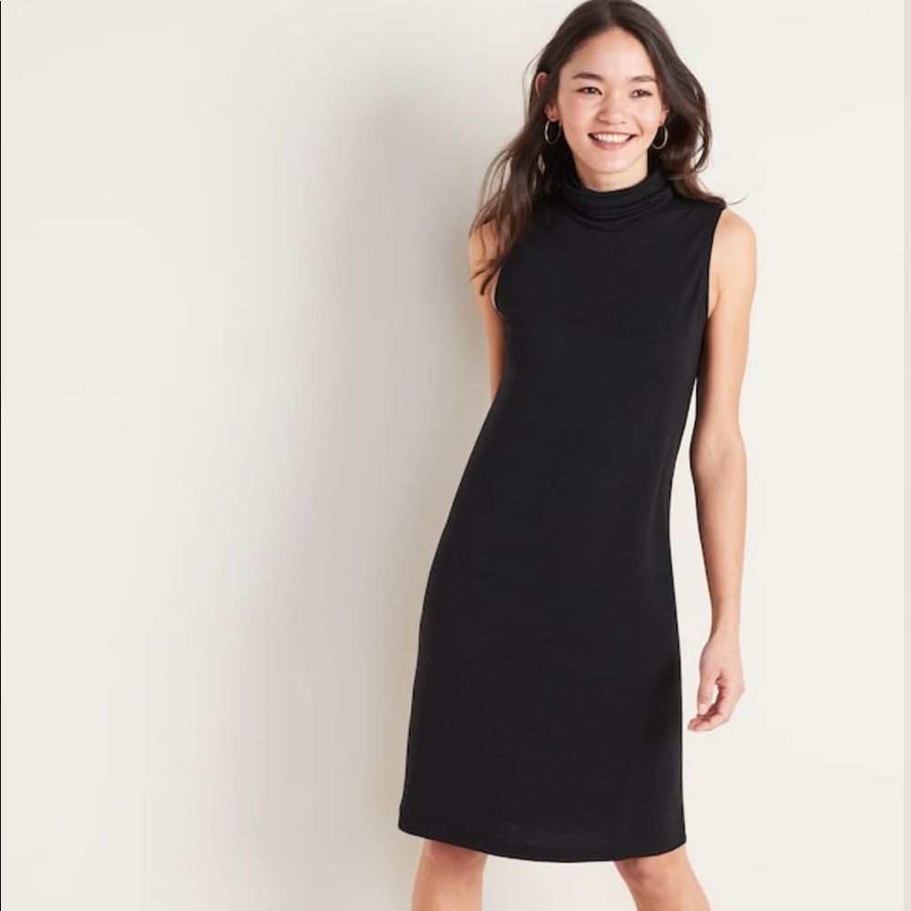 Sleeveless turtleneck shift dress